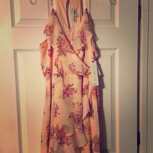 NWT‼️ Faux wrap dress 😍